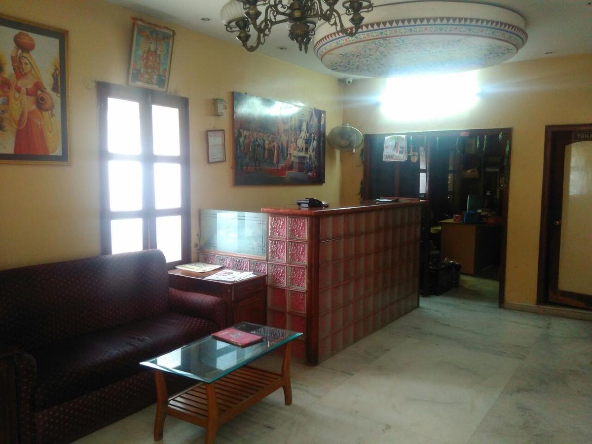 Capital O 84122 Hotel Trilok Palace Jaipur Extérieur photo