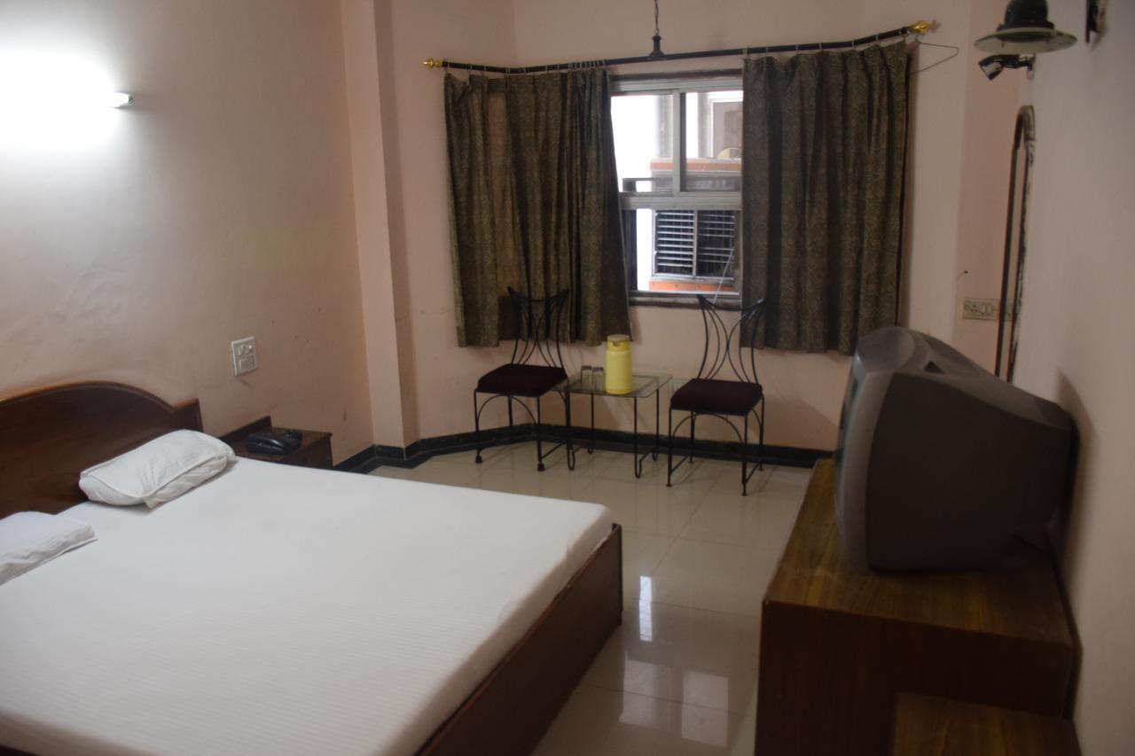 Capital O 84122 Hotel Trilok Palace Jaipur Extérieur photo